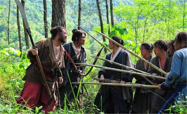 古代上京的考生盘缠丰厚，为何土匪不抢？土匪：你不看腰上绑的啥