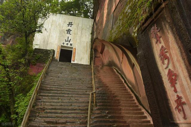 散文·广东丹霞山 巨岩展神韵