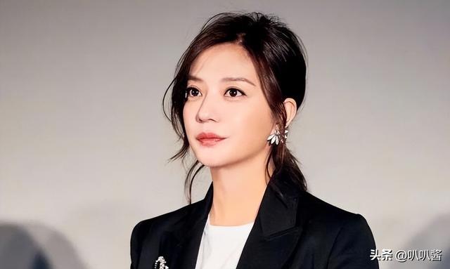 拔出萝卜带出泥！49岁赵薇近况被曝，原来圈内封杀只是冰山一角