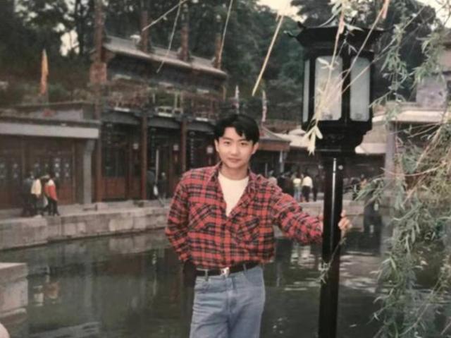 涂松岩的反差人生：荧幕气人渣男，生活暖到骨子里的好男人