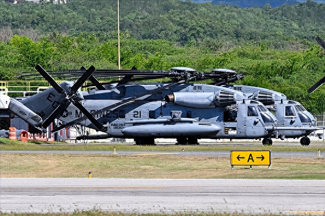 美军重兵压境委内瑞拉，特种部队航母群就位，这场对峙引爆拉美？