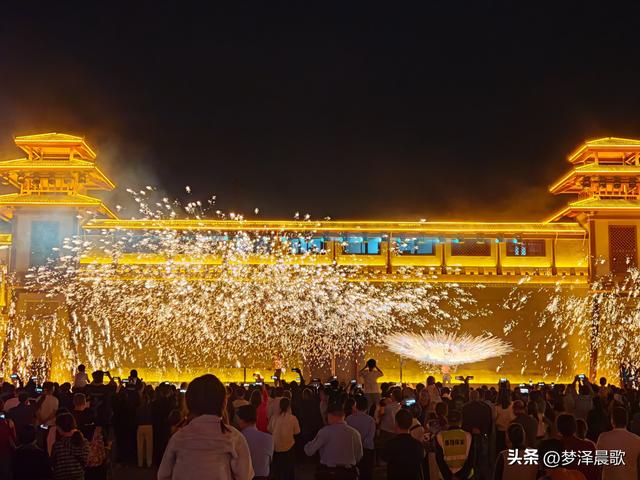 铁火映山河 中俄共华章 云梦国庆夜空中绽放文明对话