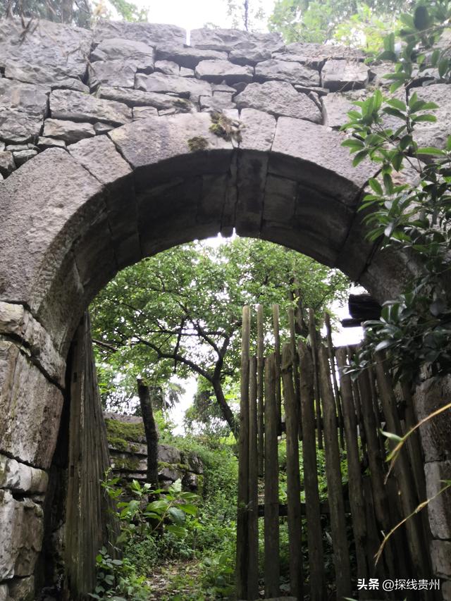 环城贵阳花溪苗王坡越野大环线之青岩段达夯翁拢“冈仁波齐”风景