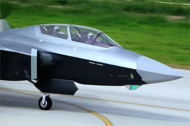 首次实锤，原来歼20S反舰也是好手，可挂16枚弹，静默猎杀敌舰