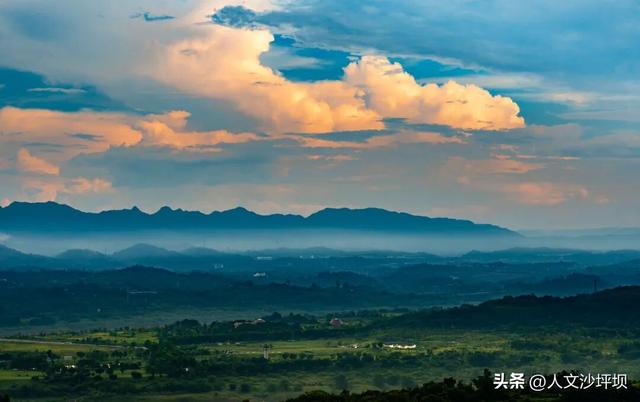 山水浸染秋之色，晚风捎来桂花香