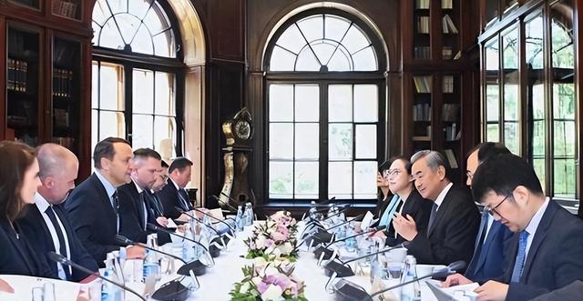 切断中欧班列后，波兰拒绝放行？中方开门见山，直接挑明两个后果