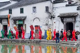 李村抬阁、新叶昆曲、龙游硬头狮、诸葛孔明锁......建德兰溪龙游：民俗联展添活力，“三地共富”“三月三”图片