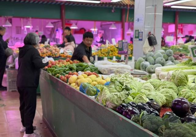 沿着7号线逛东城,解锁藏在一蔬一饭、一步一景里的“小确幸”→