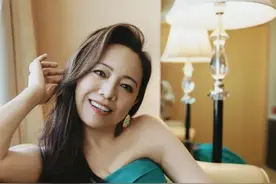 双料视后，曾负债累累，也曾为爱做小三，59岁强势归来惊艳众人图片