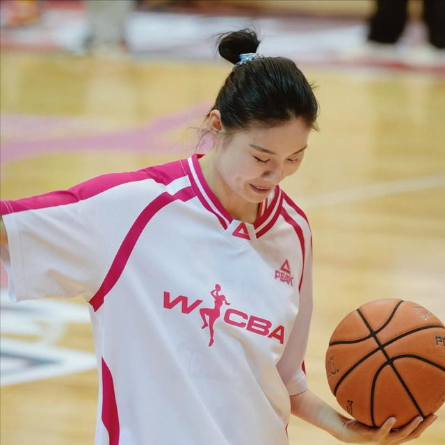 国家出手！宫鲁鸣打压球员真相大白，幕后黑手被抓，王思雨太无辜