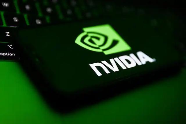 芯片之王易主？5万亿的英伟达，给全世界上了一课