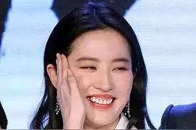 嘴唇厚、小鸡嘴，地包天，这七位女星看似貌美如花，实则奇怪图片