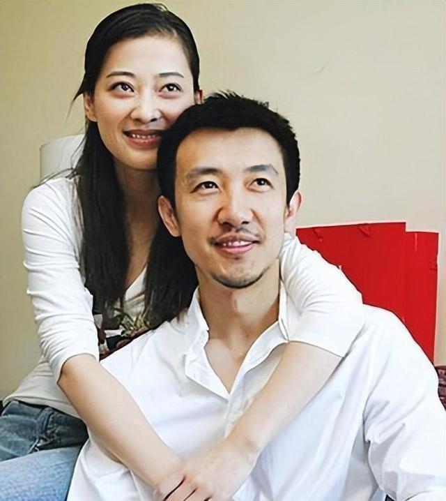 李小冉为他流产2次，梅婷养他6年，今娶小15岁娇妻，鄢颇凭什么？