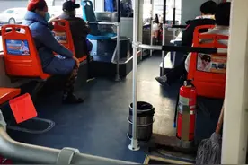公交车上遇尴尬😅你中了几个？看看网友们的各种奇葩遭遇😄图片