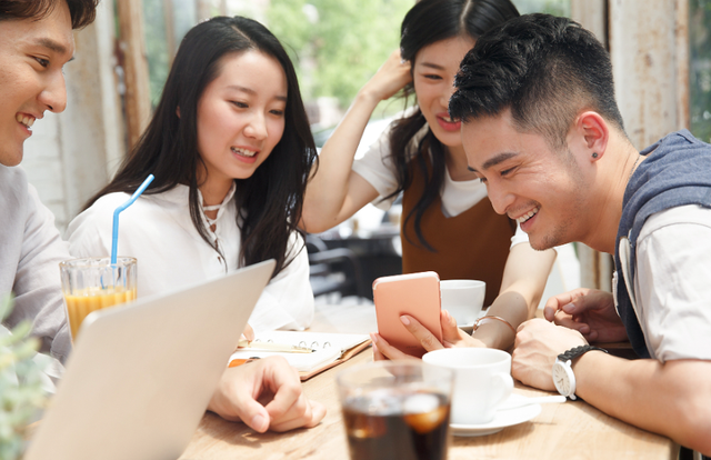 小学生大喊网络烂梗，却被几十万人点赞，背后是一场中文衰退危机