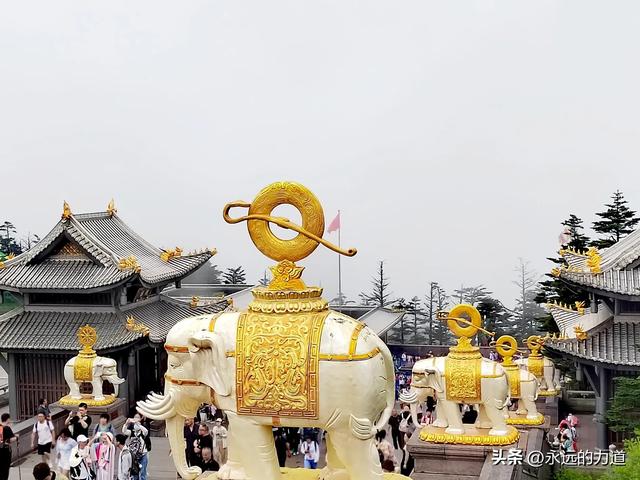 峨眉山金顶·华藏寺