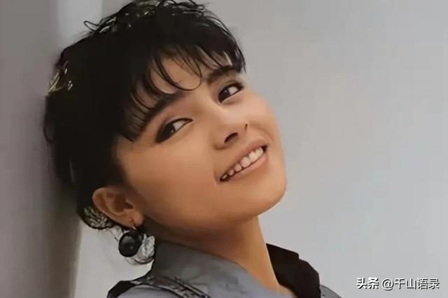 千百惠隐北京胡同32年！《走过咖啡屋》后，邻居曝她烟火日常