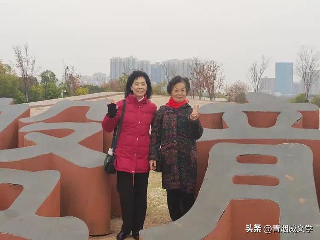 盘龙悠远银杏黄 水中学友情谊长