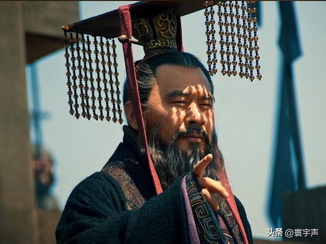 曹操设青梅宴论英雄，刘备惊落筷子掩野心，乱世枭雄的博弈藏智慧