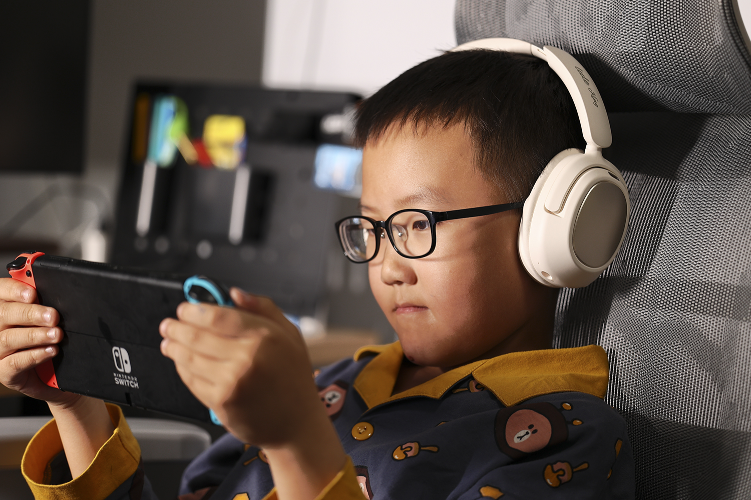 沉浸式体验,游戏就用头戴式灵野G6耳机