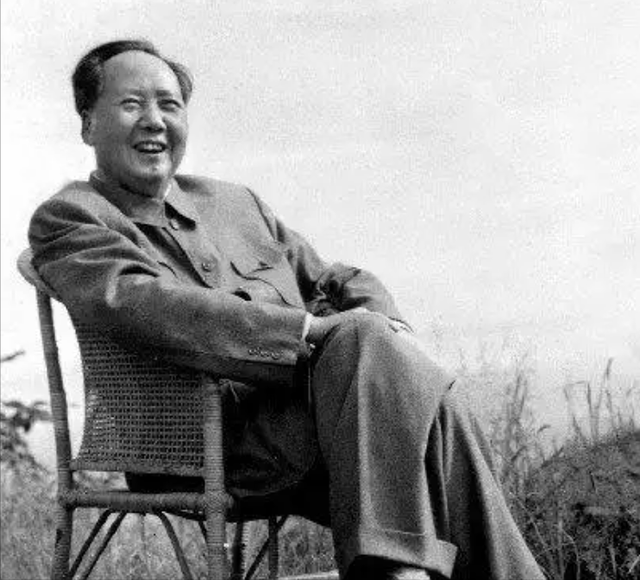他曾担任广西省委书记，将上将军衔让给韦国清，后却调任大学校长
