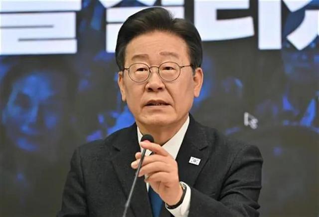 李在明果然聪明：美国逼他对台海表态，他马上出新牌，半岛或变天