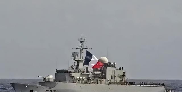 做好战斗准备！法国航母在南海追中国潜艇，被解放军40艘军舰包围
