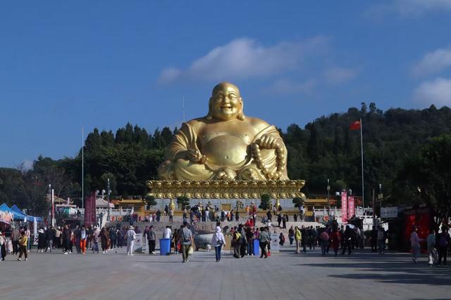 登上1999级台阶，触摸最大的弥勒佛像，百年古寺锦屏山