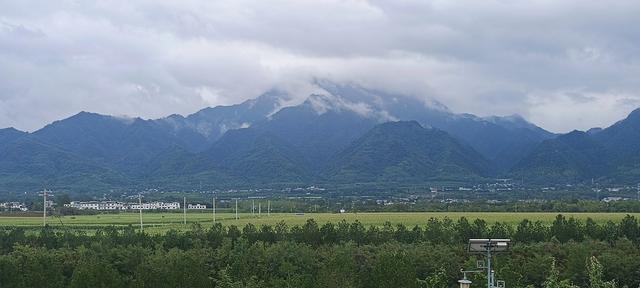 唐村草原望秦岭