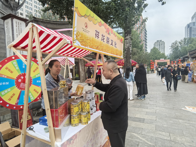 穿越了！在600岁皇家粮仓逛吃打卡……