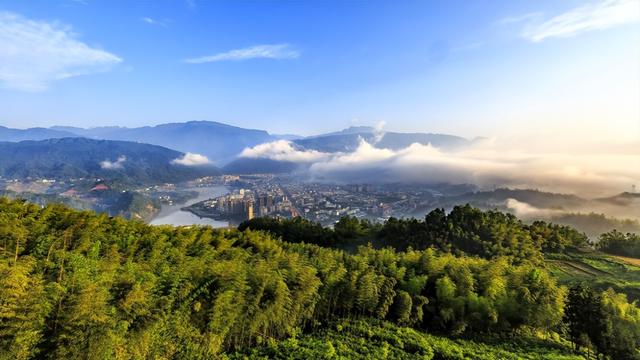 春秋假出逃天花板！成都1.5h直达，天全CityWalk强势来袭，打卡赢文创奖牌+狂炫美食！