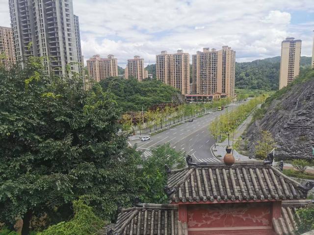遵义新蒲：礼仪坝边白衣洞