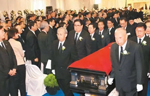 央视对郭晶晶的称呼变了，三字之差释放强烈信号，霍震霆全说对了