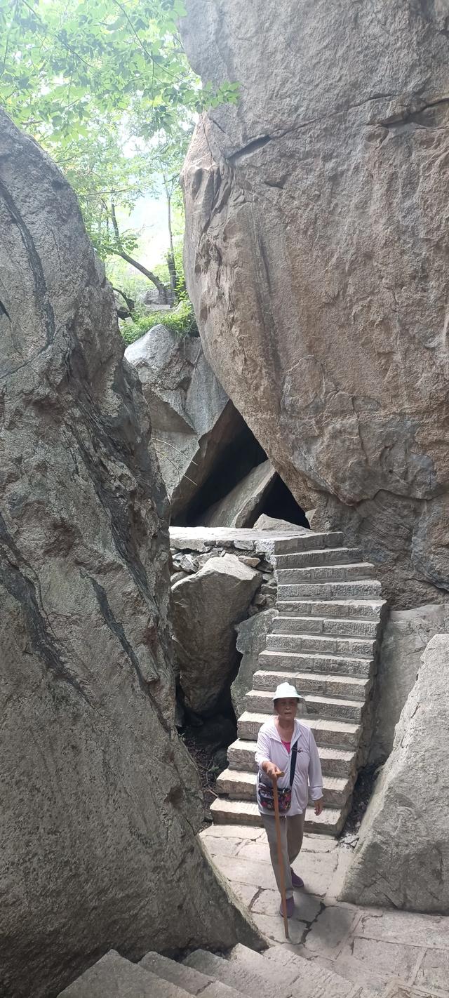 湖光山色，碧波微澜下的翠华山山崩奇观