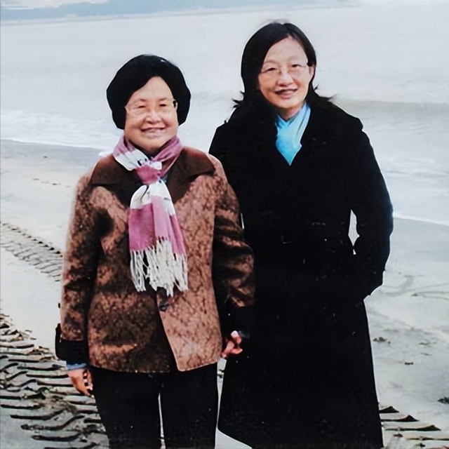 他是中央组织部原部长，69岁官至正国级，长子如今是全国政协委员