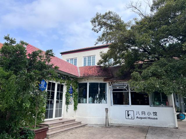 毗邻八大关，无敌海景、欧式建筑、葱郁柏树，这里一处宝藏景区。