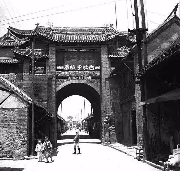 一位大学教授镜头中：“旧社会”的中国，居然是这个样子