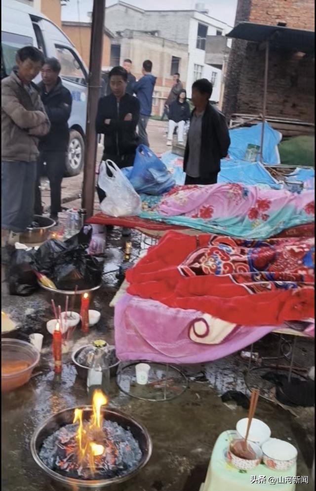 云南昭通一村民家办丧事时围墙倒塌，致前来吊唁的6人身亡