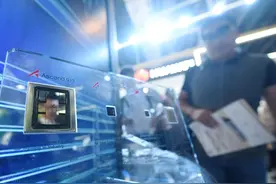 中美科技战升级：特朗普政府禁止全球使用华为芯片！图片