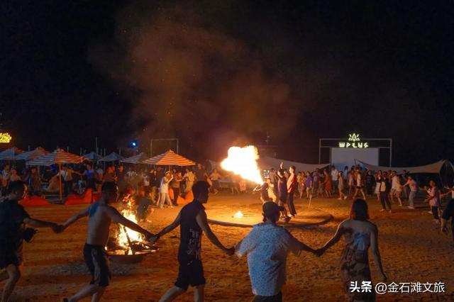 长假前两天，金石滩各景点活动多人气旺