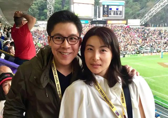 摊牌了！结婚13年，郭晶晶再次迎来喜讯，原来霍震霆当年没说错