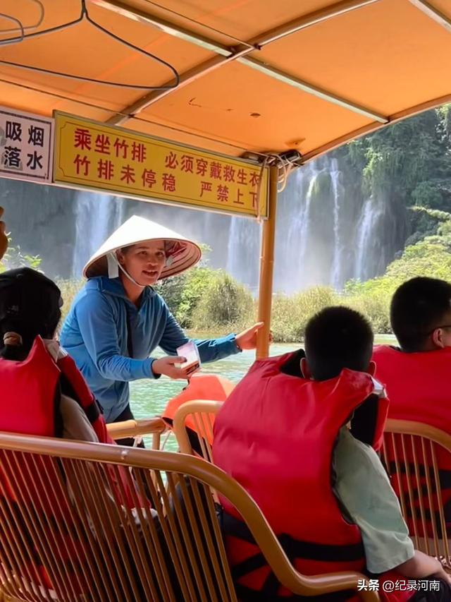 德天跨国瀑布，以其磅礴之势，震撼登场