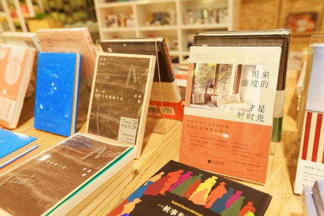 三亚今日X书屋，环境优美，隐于闹市，本地人都不知道的文艺空间