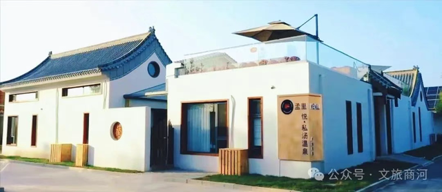 周末向北，去济南这个小县城里摘桃、吃鸡、泡温泉，恣儿得很！