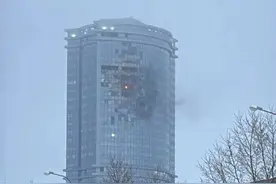 突发！俄罗斯住宅楼被无人机击中图片