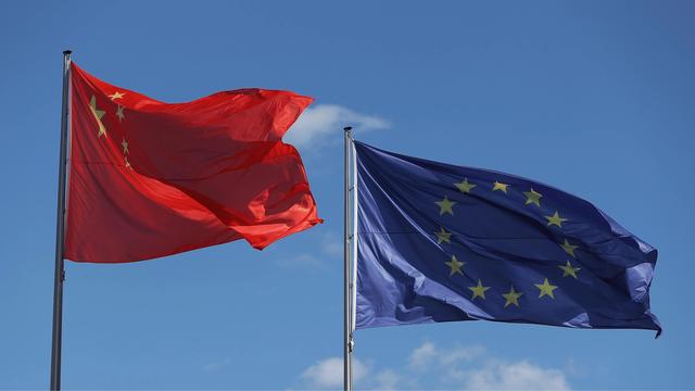 美欧关税战正式开打！特朗普先出招，他断定：欧盟绝不敢倒向中国