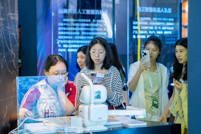 汇聚国内外5800余个文创品牌 第十九届杭州文化创意产业博览会启幕（组图）