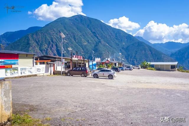 “多点真诚,少点套路”,丽宁十八弯旁的两个观景台让人心生感慨