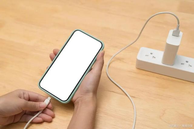 苹果充电头一定要原装的吗？原来很多人都做错了