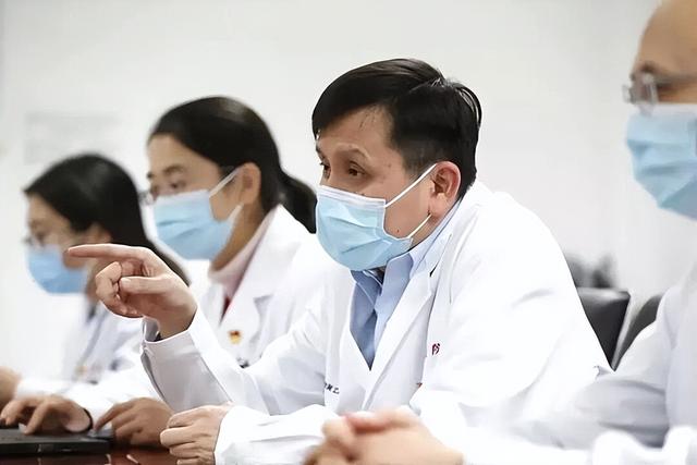 张文宏：天冷坚持戴口罩的人，过不了1年，身体或会有9大变化